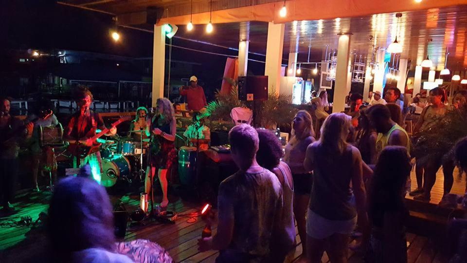 Hostel Mamallena Bocas Del Toro (Adults Only) المظهر الخارجي الصورة